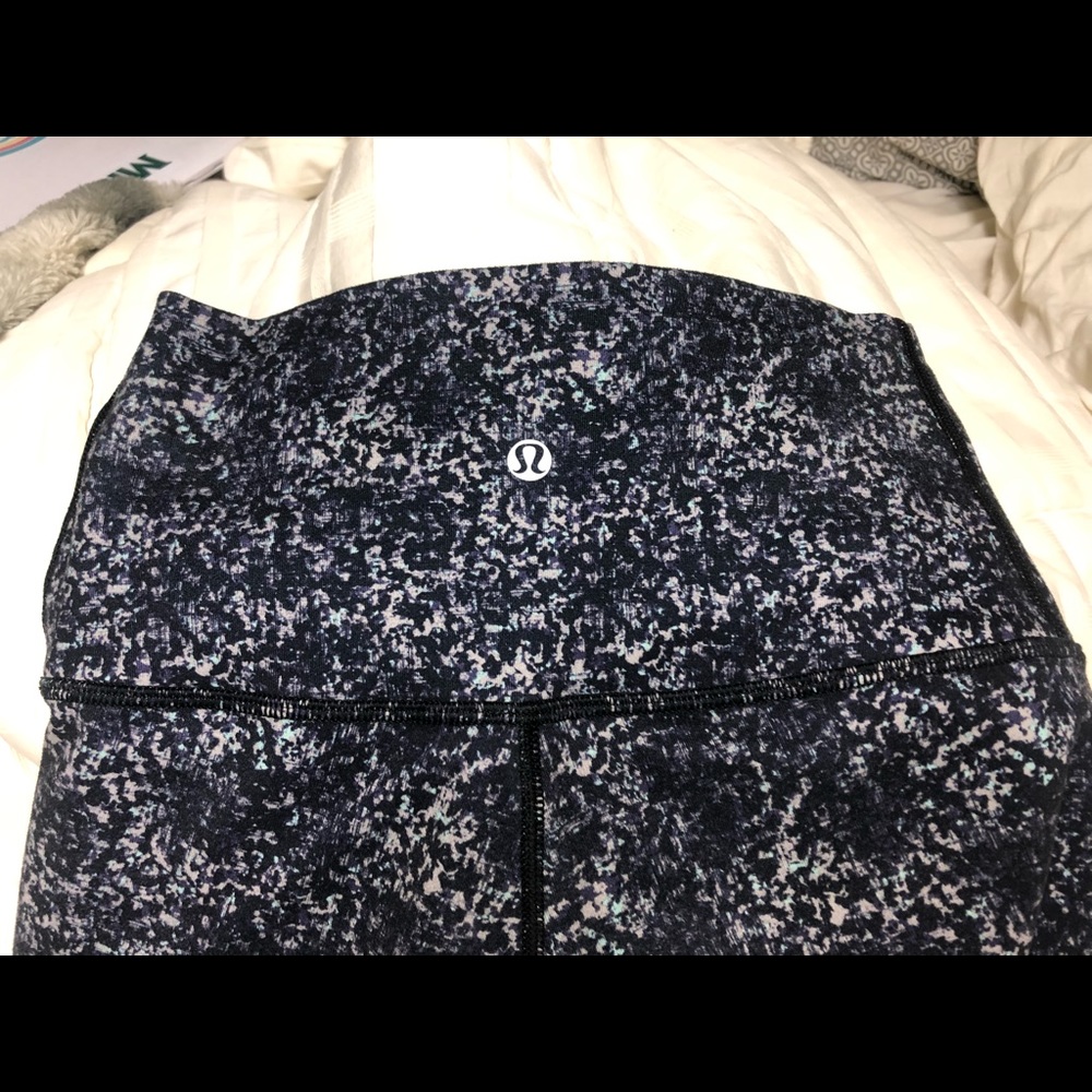 full length size 6 LULULEMON LEGGINGS